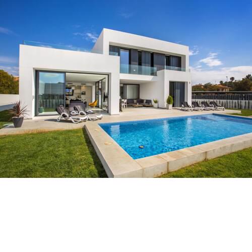 Ifac Villa Sleeps 4 with Pool Air Con and Free WiFi