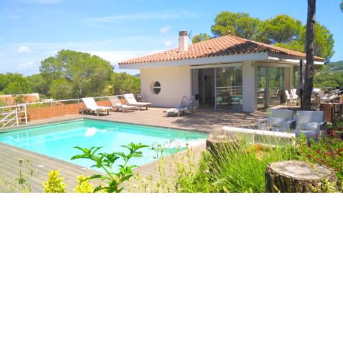 Igualada Villa Sleeps 9 with Pool and WiFi