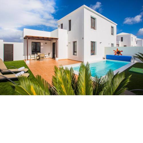 Impeccable 2-Bed Villa in Playa Blanca