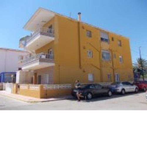 Impeccable 4-Bedroom apartment by the beach