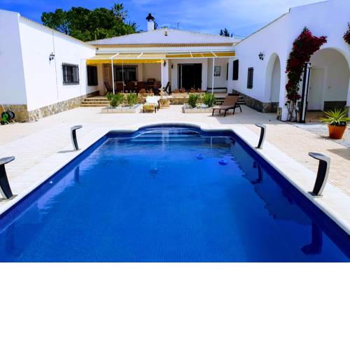Impeccable 6-Bed Villa