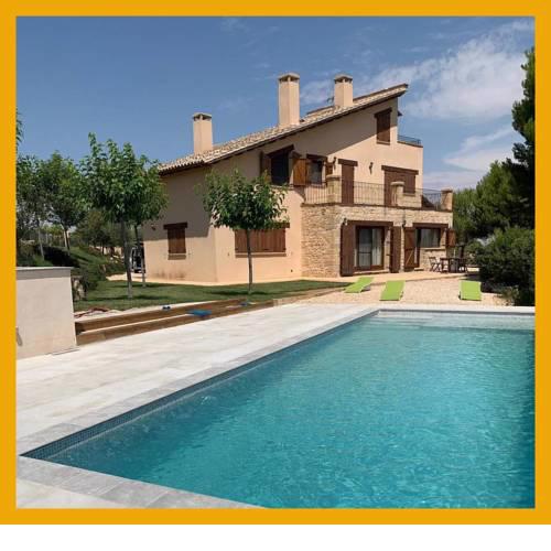 Impresionante casa con piscina y espectaculares vistas