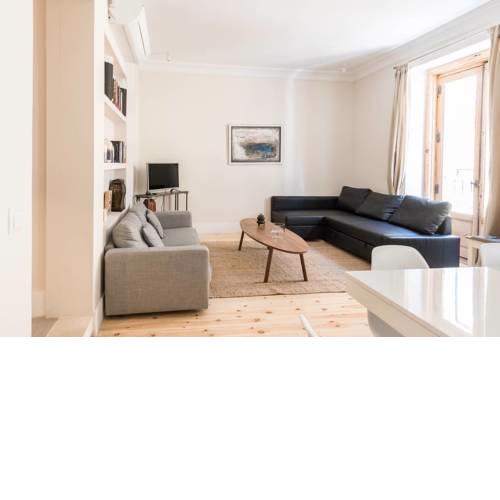 Impressive Apartment in Madrid Center by Batuecas