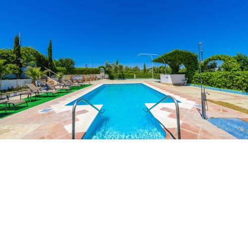 Impressive villa for groups near Antequera