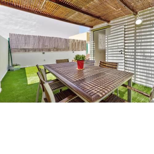 In the city center with terrace, parking and Wifi
