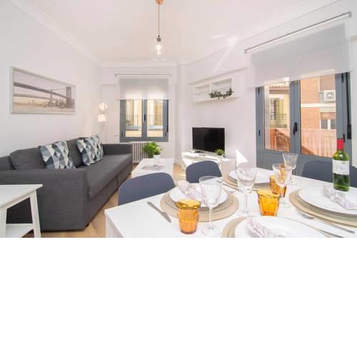Incredible Apartment for 10 people in Madrid Centre by Batuecas
