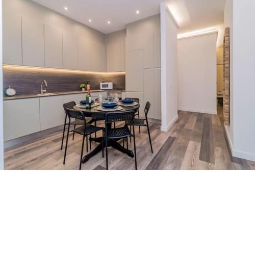 INCREDIBLE Apartment just steps from Gran Via by Batuecas