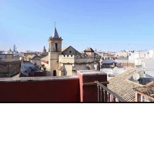 INDEPENDENT DOUBLE room VIEWS in the CENTER TOWN