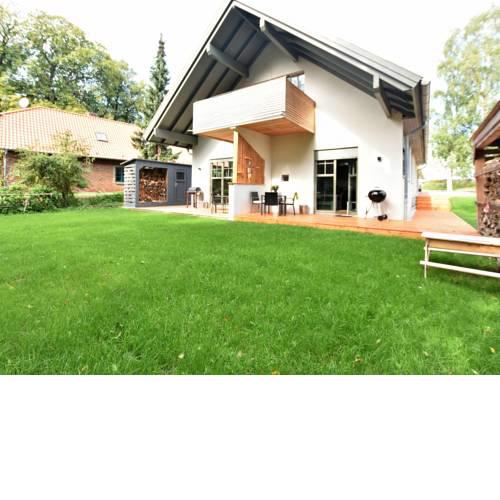 Individual and charming - apartment with fireplace, terrace and garden