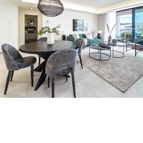 INF42M- Modern city apartment, families only