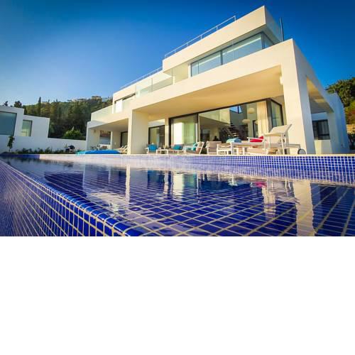 Infinity - Contemporary designed luxury villa in Benalmádena