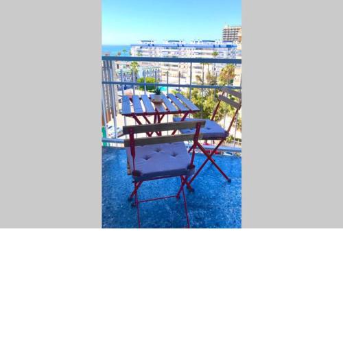 INTENS Estudio Completo con Piscina Frente al Mar