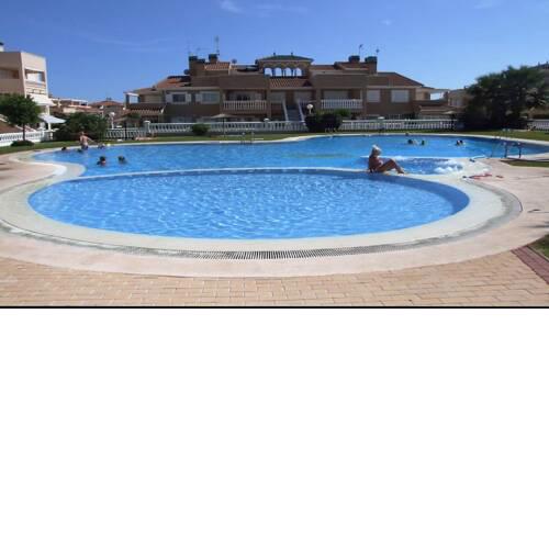 Inviting 2-Bed Apartment 5 minutes to the beach
