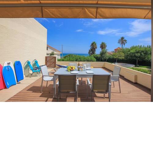 Inviting 2-Bed Apartment in Denia, first beach lin