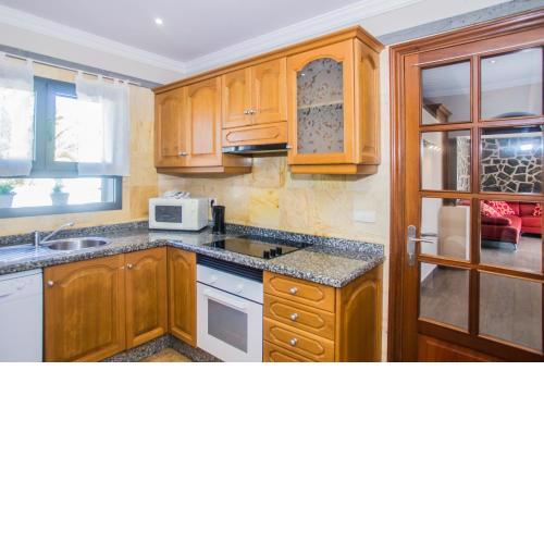 Inviting 2-Bed Villa in Playa Blanca
