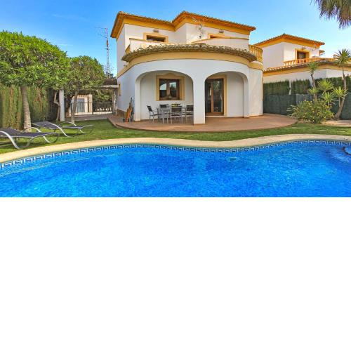 Inviting 3-Bed villa in Denia near the beach