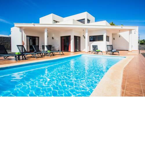 Inviting 3-Bed Villa in Playa Blanca