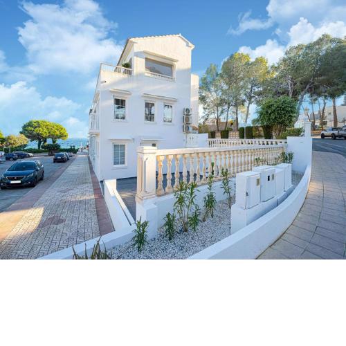Inviting holiday home in Moraira near the sea