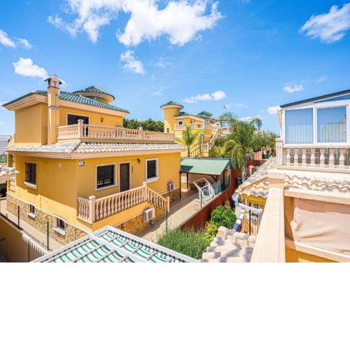 Inviting Holiday Home in Orihuela with Garden