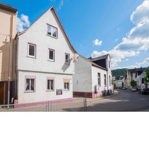 Inviting holiday home in Sankt Goarshausen with bar