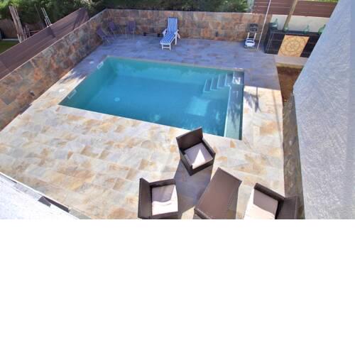 IRRESISTIBLE VILLA ROSES WITH POOL