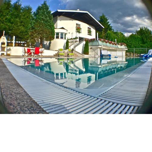 Jack's Lake & Mountain (JLM) Hostel
