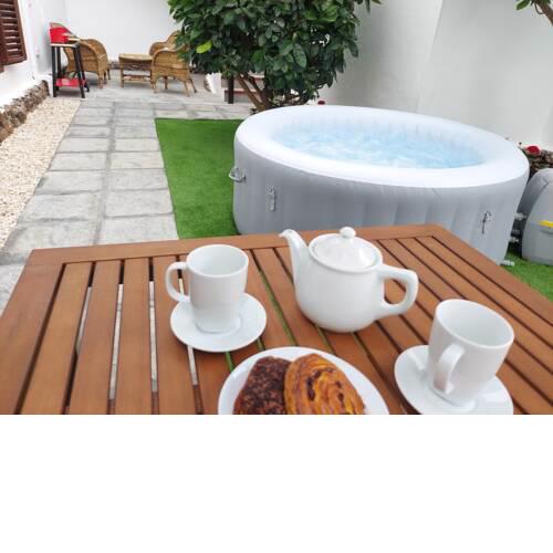 Jacuzzi Apartment, Garden View