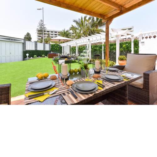 Jacuzzi & Garden Bungalow