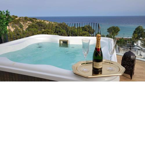 Jacuzzi! Penthouse in the first sea line!