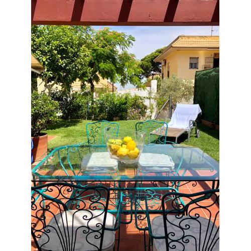 Jardín privado y piscina