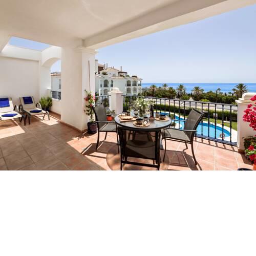 Jazmin Miraflores beachside with stunning seaview