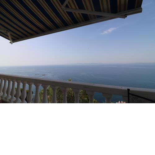 Joan Margarit 42 - Piso con magnifica vista al mar