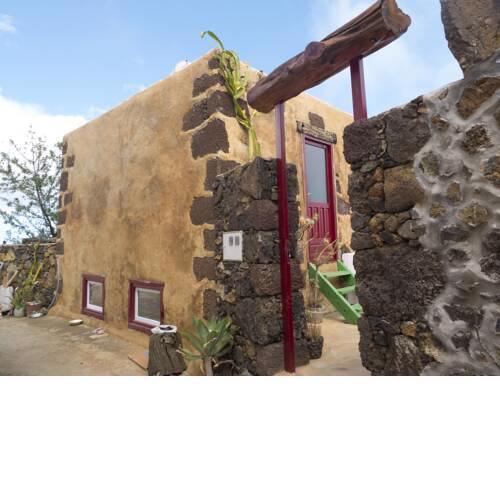 Juaclo Casa Rural para 4 personas con huerto gallinero y sala de exposiciones