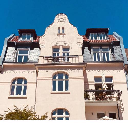 Jugendstil-Altbauwohnung direkt an der Karlsaue