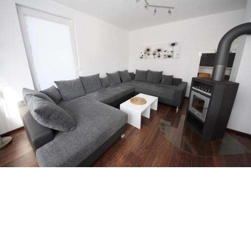 K 94 - Stilvolles Ferienhaus mit Kamin und Aussensauna in Roebel an der Mueritz