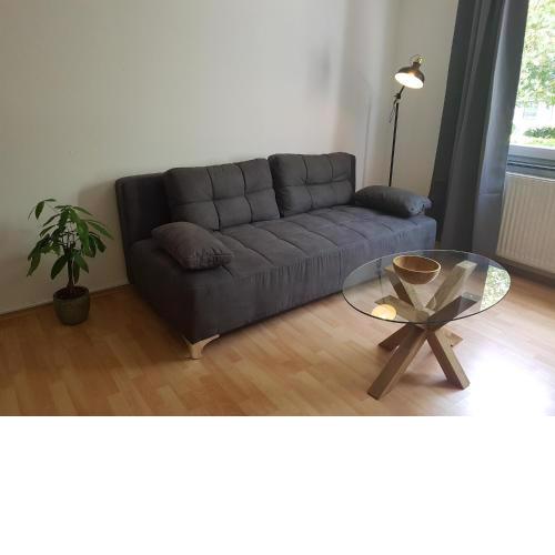 Kaffeevollautomat und Netflix in der Fußgängerzone