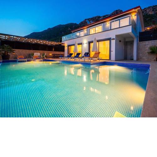 Kalkanda 6 Kişilik Lüks Tatil Villası