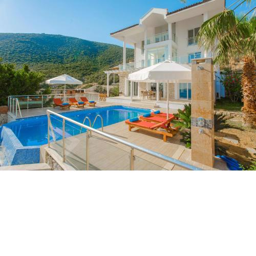 Kalkan'da Denize Sıfır Geniş Lüks Villa-Özel Plaj