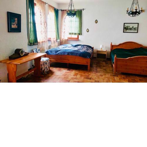 Kaminzimmer in Schloß, WC, Shower, Kitchen - common use