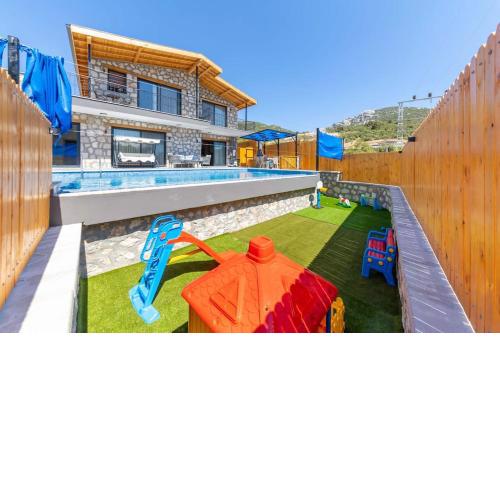 Kapalı ve Açık Havuzlu, Saunalı Muhteşem Villa