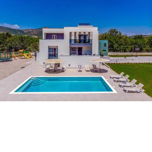 Kapela Villa Sleeps 12 with Pool Air Con and WiFi