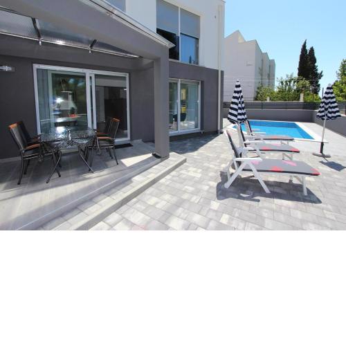 KARLO 2 Holiday Home with Pool