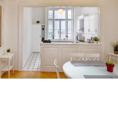 Karlova Old Town Apartment