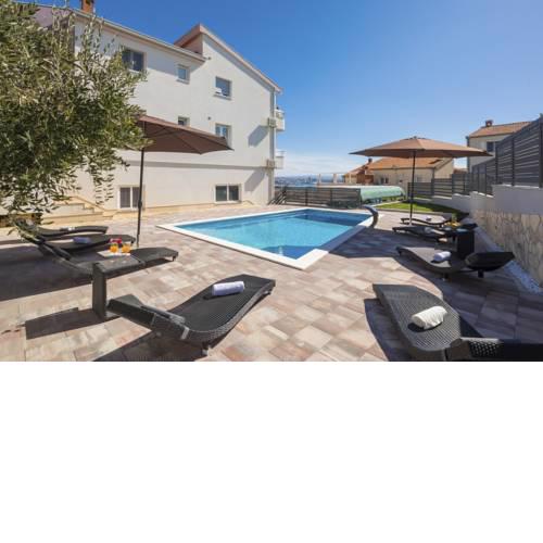 Kastel Sucurac Villa Sleeps 16 with Pool Air Con and WiFi