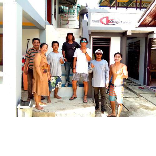 KeyHole Surf Camp - stay eat & surf