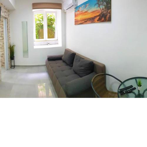 King's gem, heated floors, secluded, main square