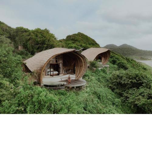 Kini Resort - Oceanfront Bamboo Eco Lodges