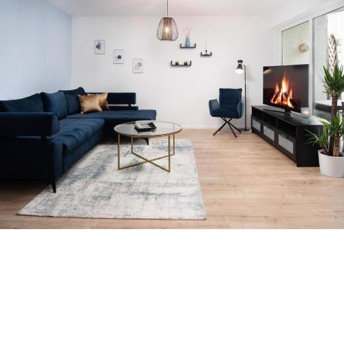 Kleinberries - Washer & Dryer - Kitchen & Parking - NETFLIX