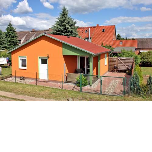 kleines Ferienhaus am Feldrand
