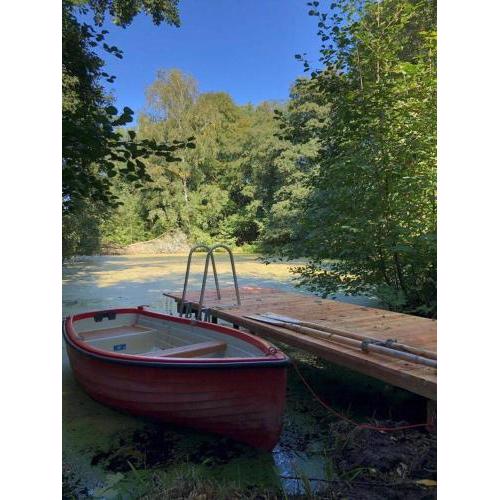 Kleines Ferienhäuschen im Grünen am See